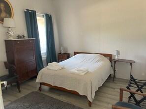 2 habitaciones, tabla de planchar con plancha, wifi y ropa de cama 