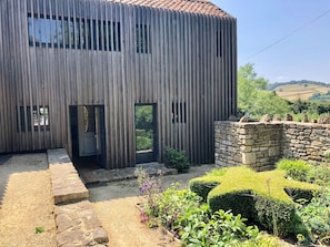 House | Exterior - 6-bed, Sleeps 16, Pets Allowed, Hot Tub (Bath)