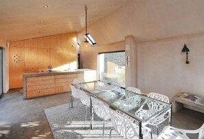 House | Property grounds - 6-bed, Sleeps 16, Pets Allowed, Hot Tub (Bath)