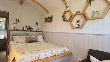 1 bedroom, iron/ironing board, travel cot, WiFi