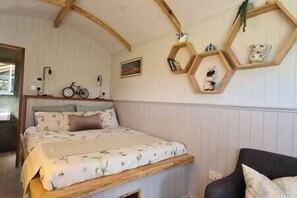 1 bedroom, iron/ironing board, travel crib, WiFi