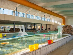 อพาร์ทเมนท์ | สระว่ายน้ำ | สระว่ายน้ำในร่ม, สระว่ายน้ำกลางแจ้ง