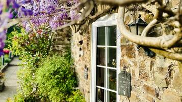 House | Exterior detail