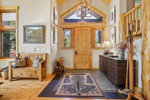 Entry - Frisco Fling - Frisco Vacation Rental - Frisco Fling-Frisco Ski Home, Hot Tub, Shuffleboard, Gourmet Kitchen, Sleeps 12 (Frisco)
