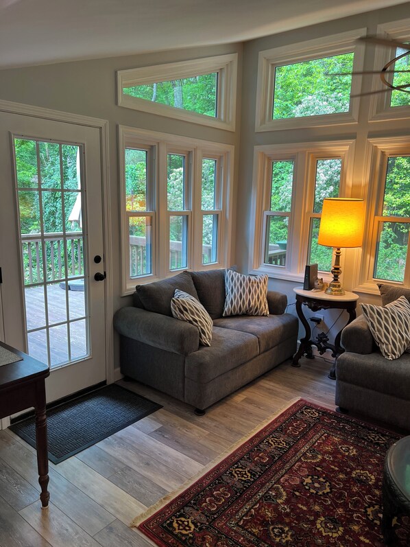 Smart-tv och eldstad