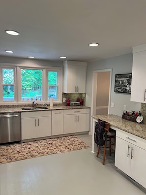 Fridge, microwave, oven, stovetop - Serenity Home - Forest, Fun, and Adventure (Brevard)
