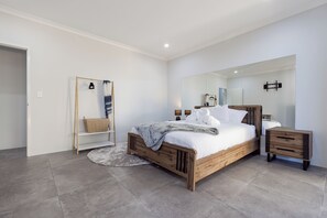 5 bedrooms, desk, iron/ironing board, travel cot