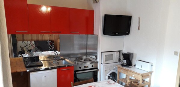 Kühlschrank, Mikrowelle, Ofen