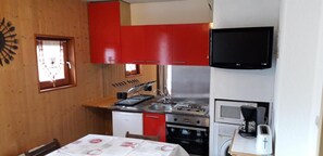 Refrigerador, microondas y horno 