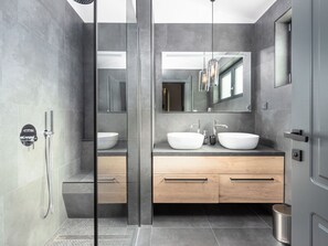 Villa | Bathroom - Apartment in Istria Near the Beach (Brtonigla)