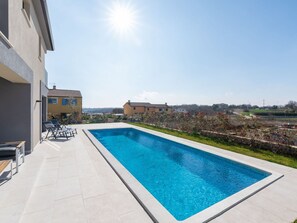 Villa | Pool - Apartment in Istria Near the Beach (Brtonigla)
