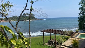 Vista para praia/oceano