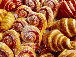 Free daily full breakfast