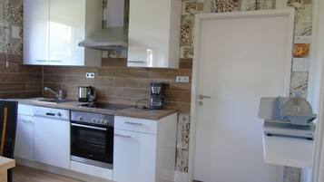 House | Private kitchen | Oven, electric kettle, toaster