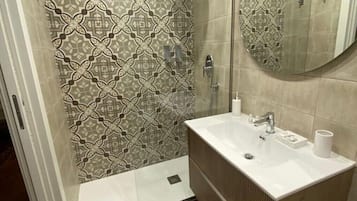 Regadera, amenidades de baño ecológicas, secadora de cabello, bidet