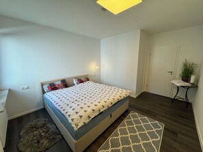 3 bedrooms, iron/ironing board, free WiFi, bed sheets