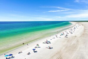 Liegestühle, Strandtücher