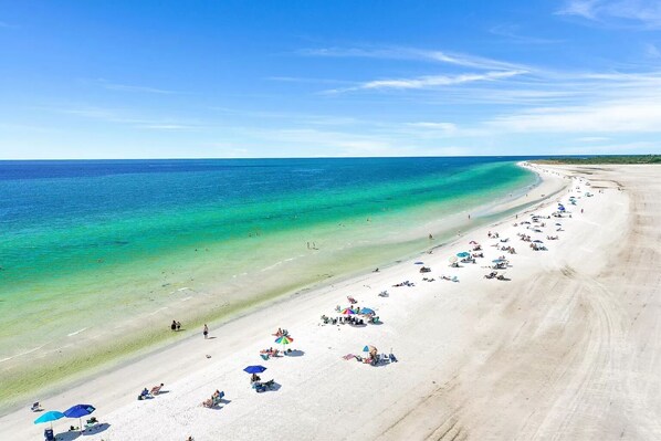 Liegestühle, Strandtücher