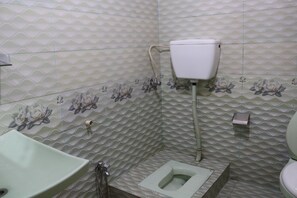 Quadruple Room | Bathroom | Shower, slippers, towels, soap