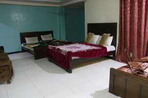 Caja de seguridad en la habitación y escritorio 