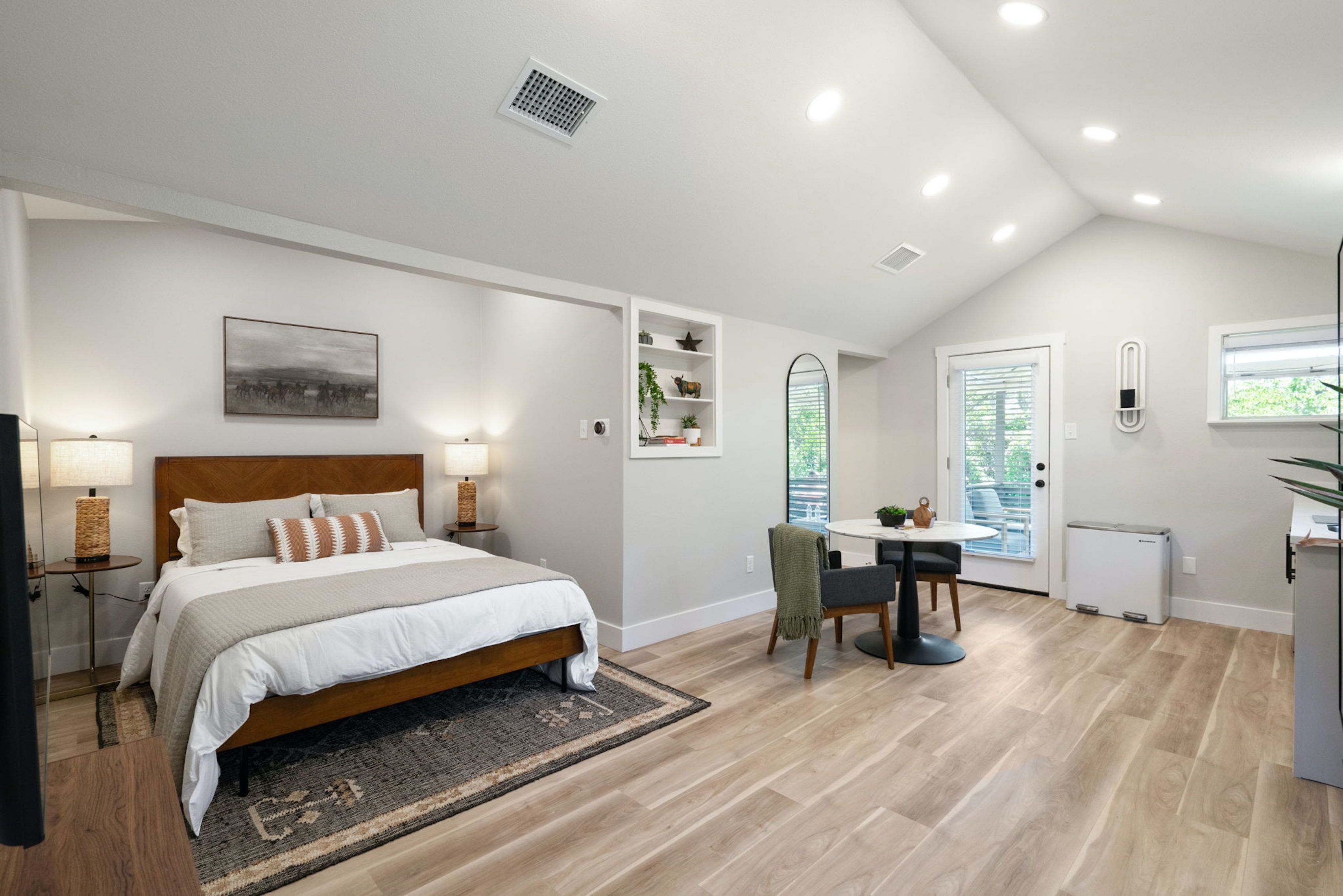 Deep in the Heart of SoCo – Chic Studio for 2!