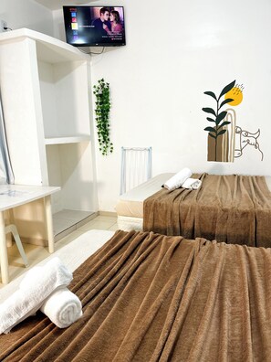 Cortinas blackout, tabla de planchar con plancha y wifi gratis 
