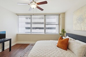 1 habitación, tabla de planchar con plancha, wifi y ropa de cama 
