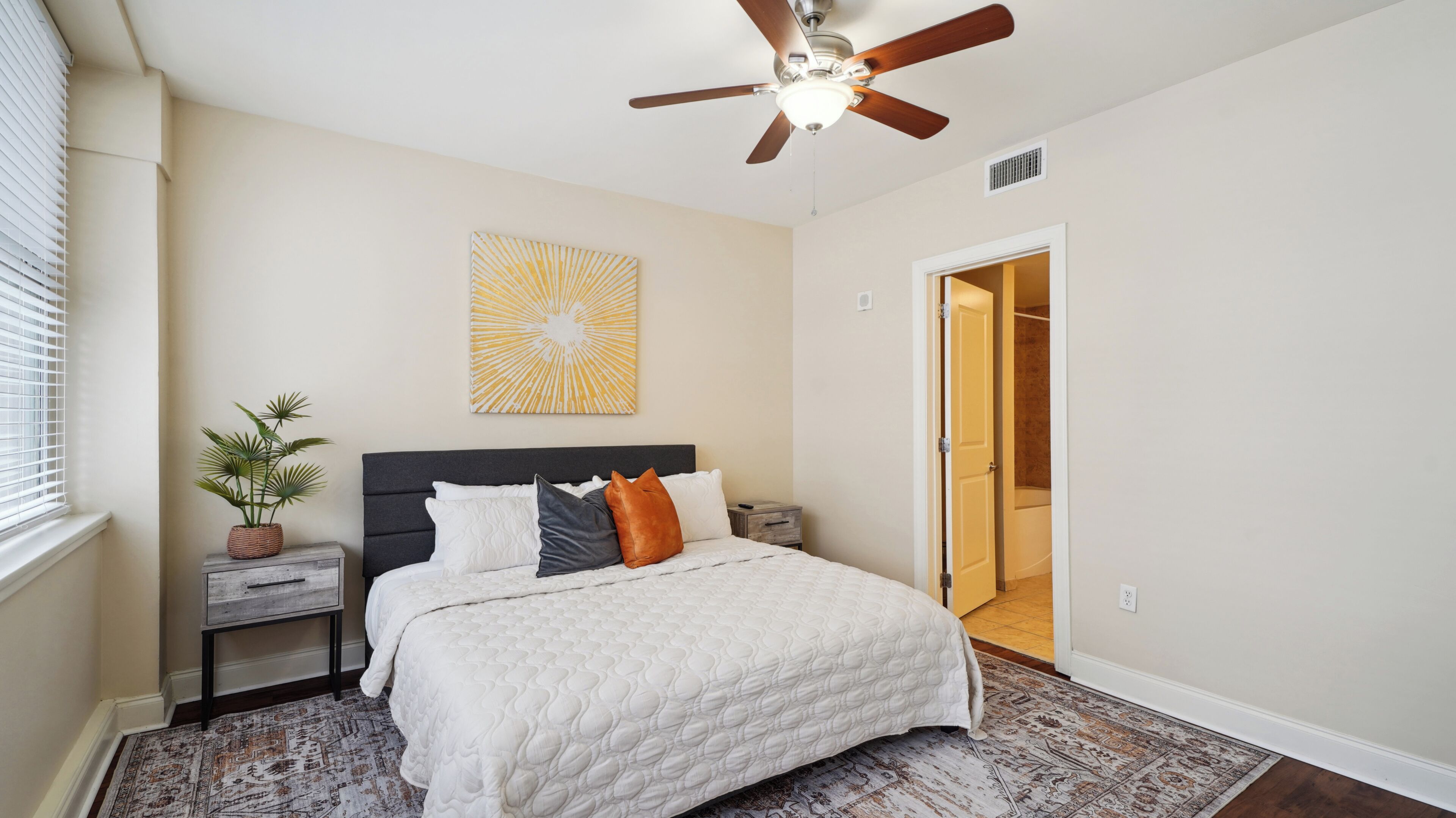 1 soverom, strykejern/-brett, wi-fi og sengetøy