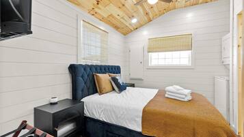 14 bedrooms, iron/ironing board, WiFi, bed sheets