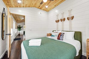 10 habitaciones, tabla de planchar con plancha, wifi y ropa de cama 