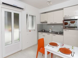 Apartamento | Cozinha privada | Geladeira, fogão, cooktop, lava-louças