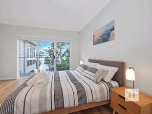 4 室のベッドルーム、アイロン / アイロン台、WiFi (無料)、ベッドシーツ