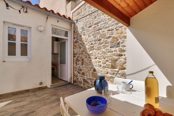 Outdoor dining - Getaway 150m from the beach in Les Sables d'Olonne (Les Sables-d´Olonne)