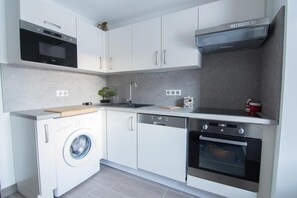 Réfrigérateur, micro-ondes, four, lave-vaisselle