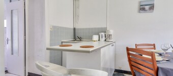 Escape 400m from Sableaux beach