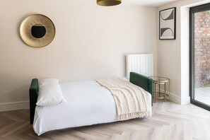 4 bedrooms, iron/ironing board, bed sheets - Host & Stay | The Pilgrim House (Liverpool)