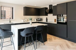 Coffee/tea maker, fridge, microwave, oven