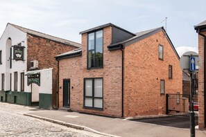 Exterior - Host & Stay | The Pilgrim House (Liverpool)