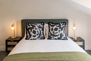 4 slaapkamers, een strijkplank/strijkijzer, beddengoed