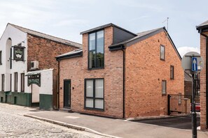 Exterior - Host & Stay | The Pilgrim House (Liverpool)