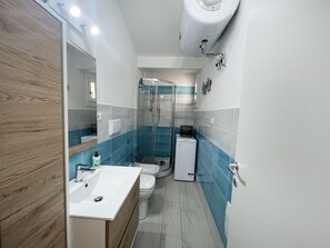 Douche, sèche-cheveux