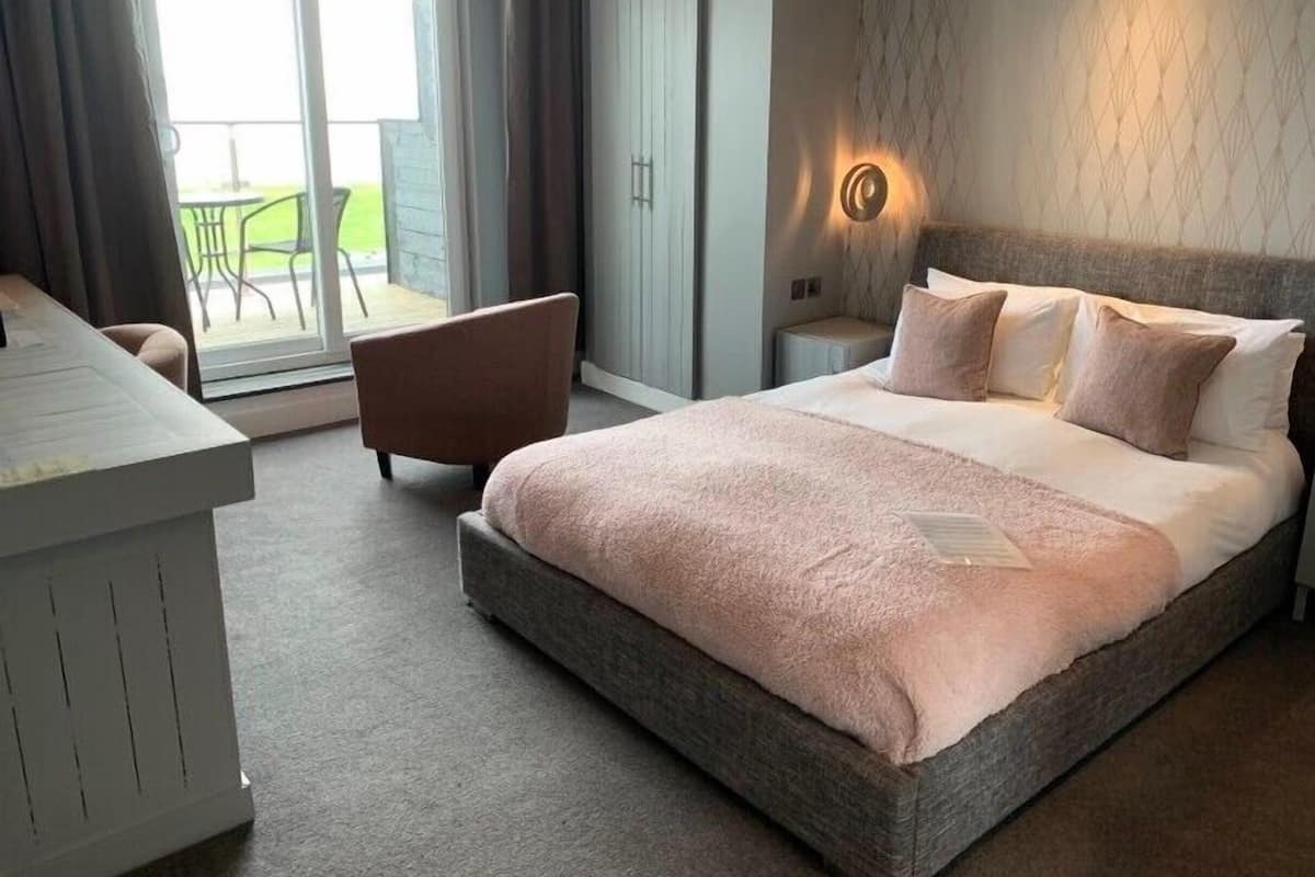 Superior tweepersoonskamer, balkon, uitzicht op zee | 1 slaapkamer, gratis wifi