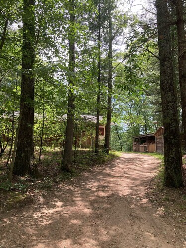 Comfortable Cabin in the Woods. Perfect for Fishing, Hunting or Skiing!