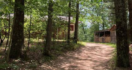 Comfortable Cabin in the Woods. Perfect for Fishing, Hunting or Skiing!