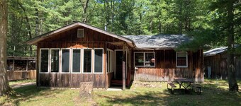 Comfortable Cabin in the Woods. Perfect for Fishing, Hunting or Skiing!