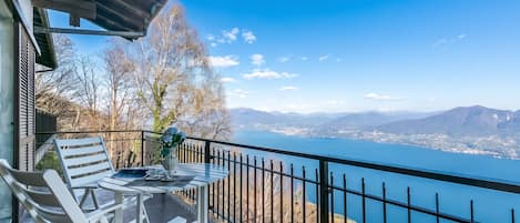 Family Villa, 3 Bedrooms, Balcony, Mountainside (Lago Azzurro Villa: Infinity Lake) | Outdoor dining