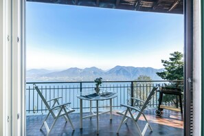 Outdoor dining - Lago Azzurro Infinity View (Premeno)