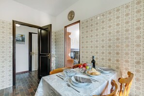 Villa Familiale, plusieurs chambres, côté montagne (Lago Azzurro Infinity View) | Restauration