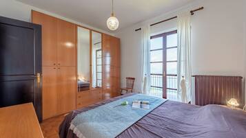 Family Villa, 3 Bedrooms, 2 Bathrooms, Mountainside (Lago Azzurro Infinity View) | 3 bilik tidur, Wi-fi percuma, cadar katil