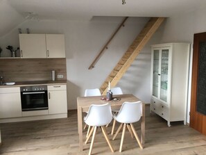 Apartamento | Cozinha privada | Fogão, chaleira elétrica, torradeira
